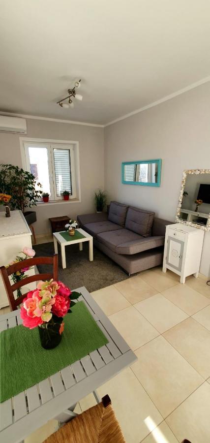Apartments Ruzic Njivice Ruang foto